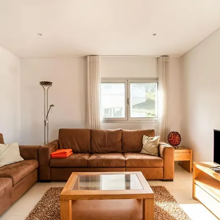 Beautiful With Pool And Views Of The Nazare Waves *