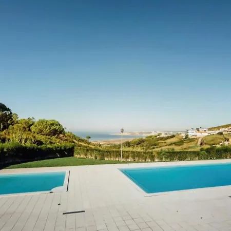 Beautiful With Pool And Views Of The Nazare Waves Hébergement de vacances Famalicão
