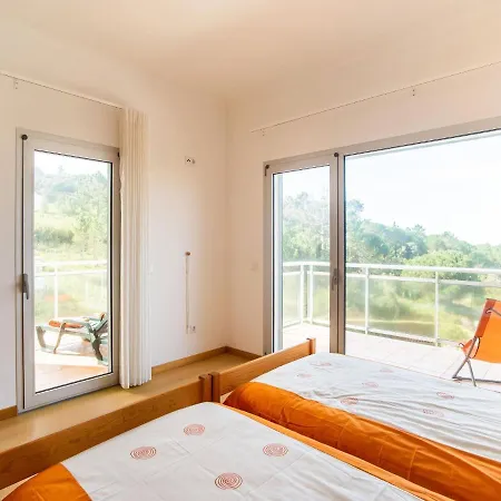 Beautiful With Pool And Views Of The Nazare Waves Hébergement de vacances Famalicão