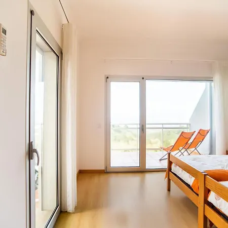 Hébergement de vacances Beautiful With Pool And Views Of The Nazare Waves *