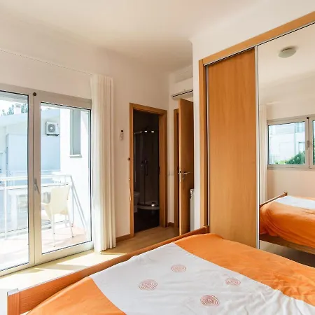Hébergement de vacances Beautiful With Pool And Views Of The Nazare Waves Famalicão