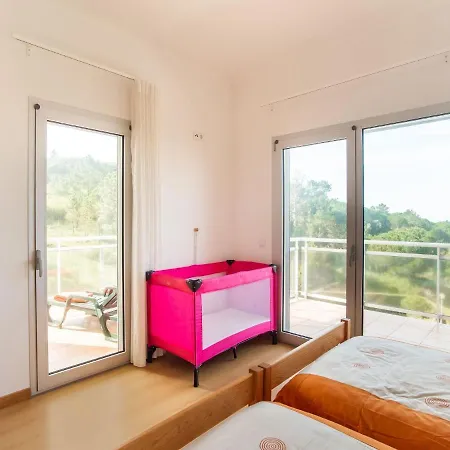 Hébergement de vacances Beautiful With Pool And Views Of The Nazare Waves Famalicão