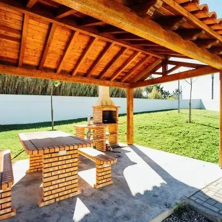 Beautiful With Pool And Views Of The Nazare Waves Famalicão