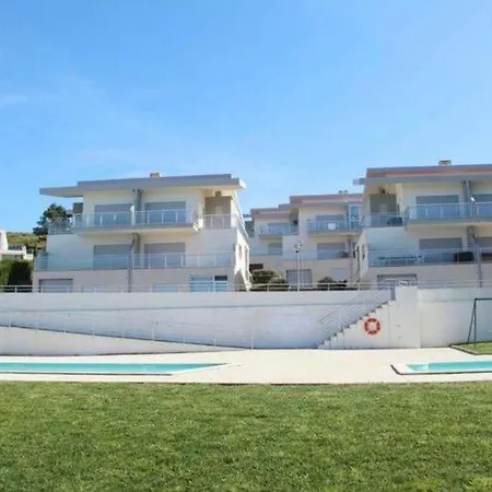 Hébergement de vacances Beautiful With Pool And Views Of The Nazare Waves *