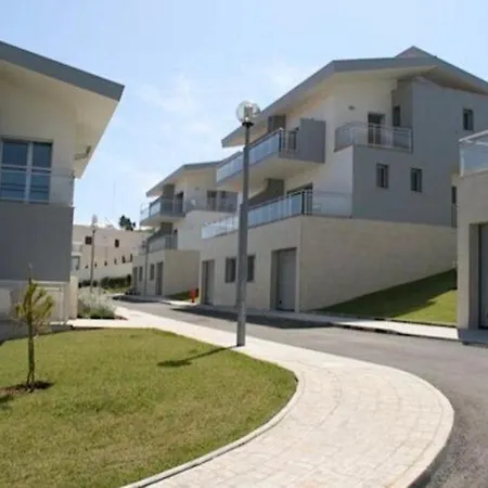 Beautiful With Pool And Views Of The Nazare Waves * Famalicão
