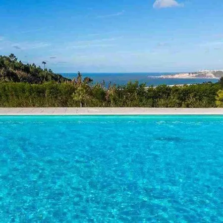 Hébergement de vacances Beautiful With Pool And Views Of The Nazare Waves