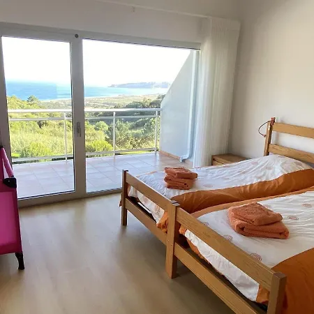 Beautiful With Pool And Views Of The Nazare Waves *