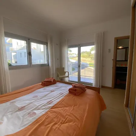 Beautiful With Pool And Views Of The Nazare Waves