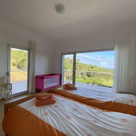 Hébergement de vacances Beautiful With Pool And Views Of The Nazare Waves *
