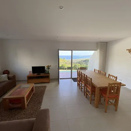Hébergement de vacances Beautiful With Pool And Views Of The Nazare Waves Famalicão